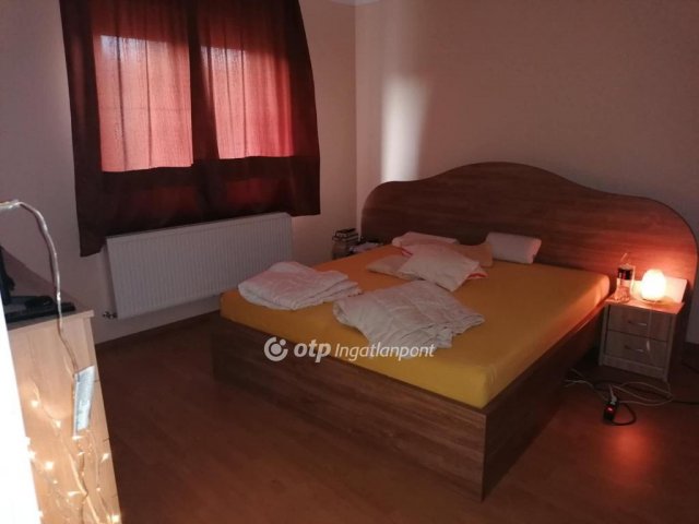 Eladó családi ház, Hajdúböszörményen 98 M Ft, 4 szobás