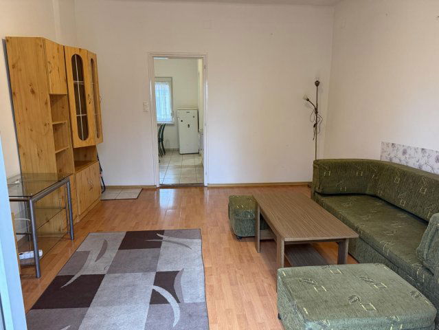 Eladó téglalakás, Komáromban 31.2 M Ft, 1 szobás