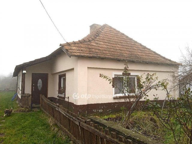 Eladó családi ház, Ajkán 25.5 M Ft, 3 szobás