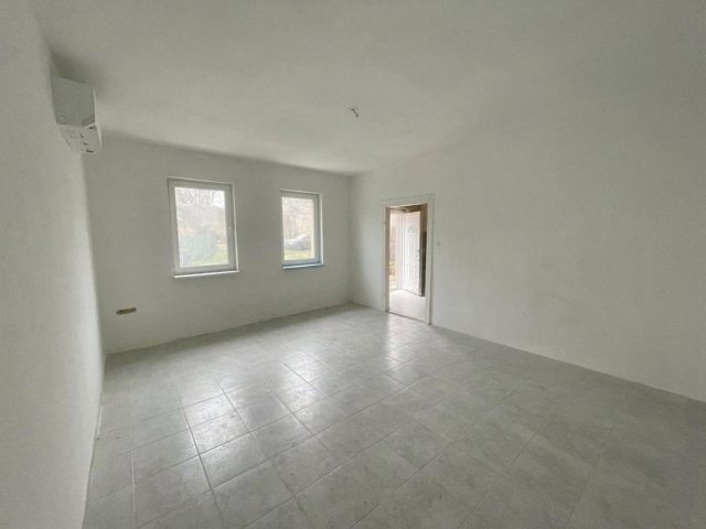 Eladó téglalakás, Vácon 32 M Ft, 1 szobás