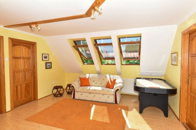 Eladó családi ház, Veszprémben 229.9 M Ft, 3+3 szobás