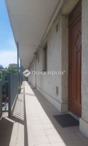 Eladó téglalakás, Pécsett 45 M Ft, 2 szobás