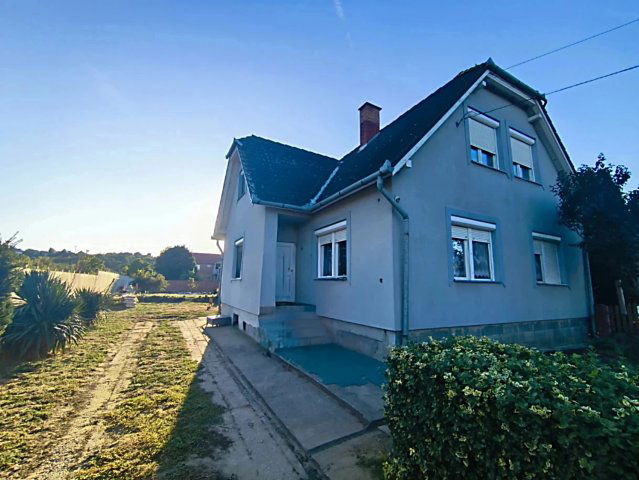 Eladó családi ház, Dombóváron 37 M Ft, 3 szobás