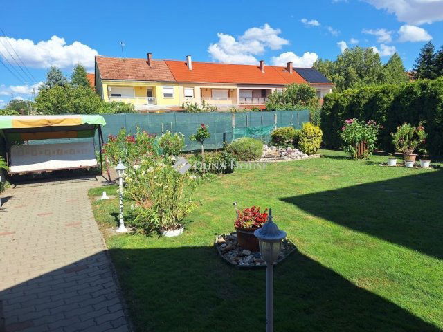 Eladó sorház, Baján 61 M Ft, 3 szobás / költözzbe.hu