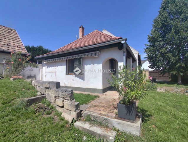 Eladó családi ház, Zsámbékon 79.9 M Ft, 2 szobás