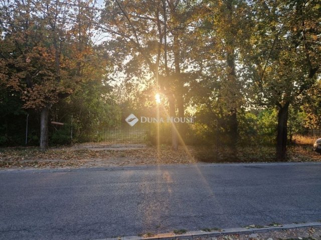 Eladó telek, Budapesten, XVIII. kerületben 180 M Ft