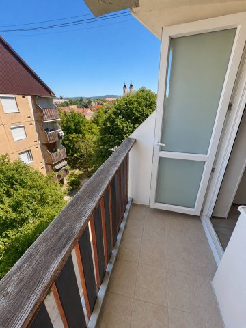 Eladó téglalakás, Tatán 67.5 M Ft, 4 szobás