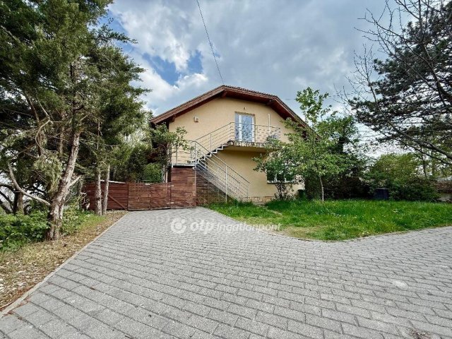 Eladó családi ház, Szentendrén 149.99 M Ft, 4 szobás
