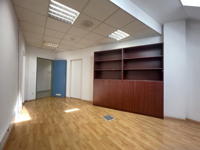 Kiadó iroda, Kaposváron, Petőfi téren 57 E Ft / hó, 1 szobás