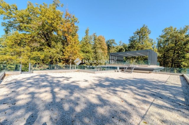 Eladó nyaraló, Pilisszentkereszten 693 M Ft, 6 szobás