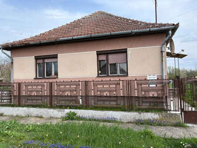 Eladó családi ház, Mezősason 8 M Ft, 2+1 szobás