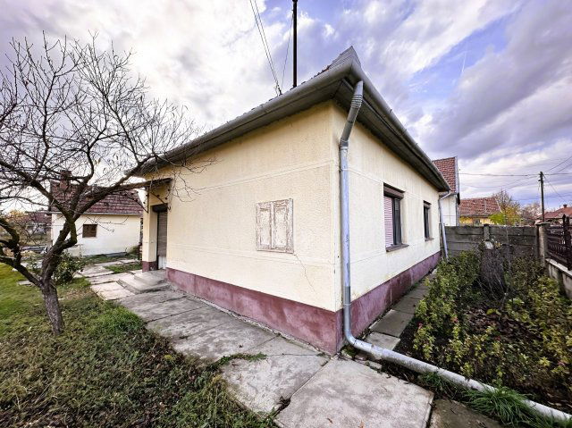 Eladó családi ház, Sarkadon 10.25 M Ft, 2 szobás