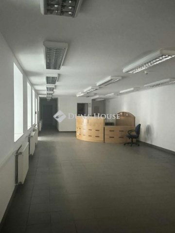 Eladó iroda, Budapesten, I. kerületben, Széna téren 698 M Ft