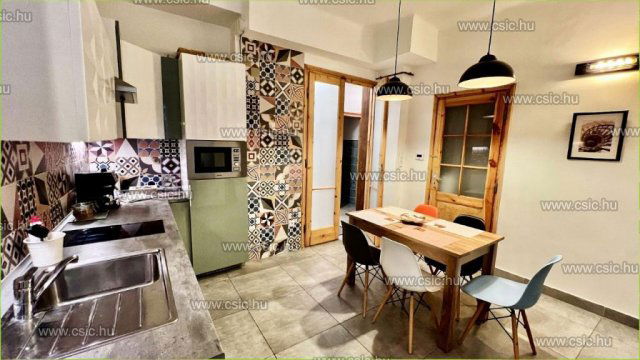 Eladó téglalakás, Budapesten, I. kerületben, Váralja utcában