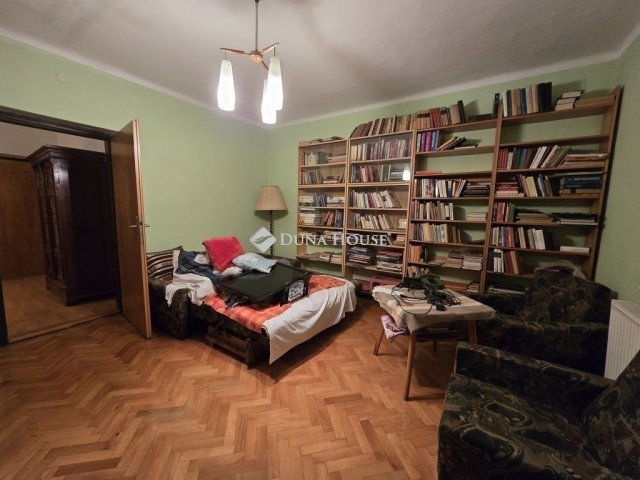 Eladó családi ház, Pécsett 79.9 M Ft, 4 szobás