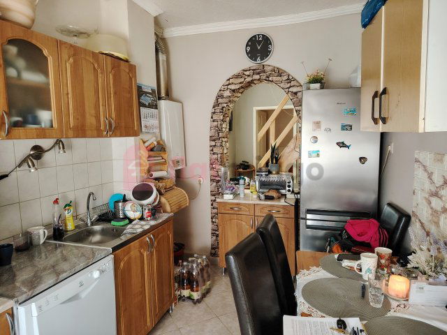 Eladó családi ház, Pécsett 79 M Ft, 5 szobás