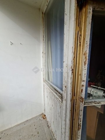 Eladó panellakás, Pécsett 39.9 M Ft, 2 szobás