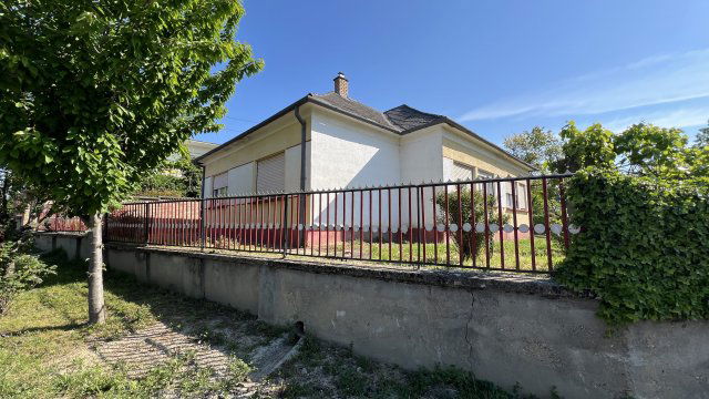 Eladó családi ház, Felsőszentivánon 17.8 M Ft, 4 szobás