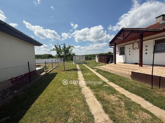 Eladó családi ház, Újfehértón 40 M Ft, 3 szobás