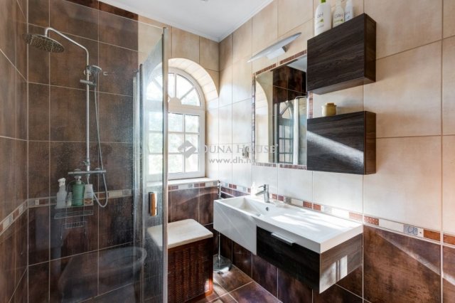 Eladó családi ház, Erdőkertesen 325 M Ft, 5 szobás