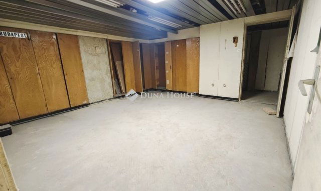 Eladó üzlethelyiség, Budapesten, VI. kerületben 75 M Ft