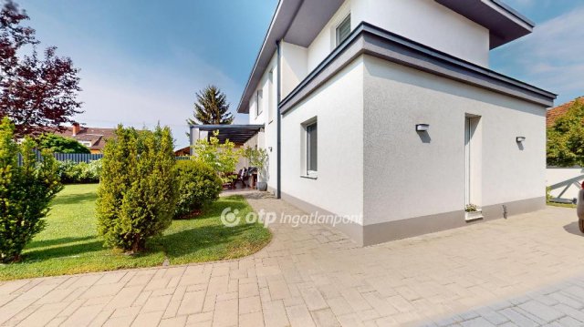 Eladó családi ház, Nyíregyházán 190 M Ft, 4+2 szobás