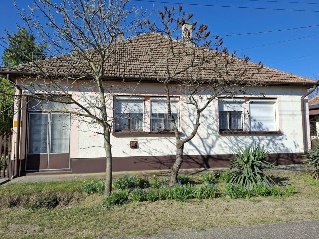 Eladó családi ház, Tompán 18.5 M Ft, 3 szobás