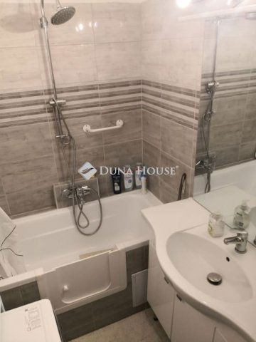 Eladó panellakás, Pécsett 49.2 M Ft, 2 szobás