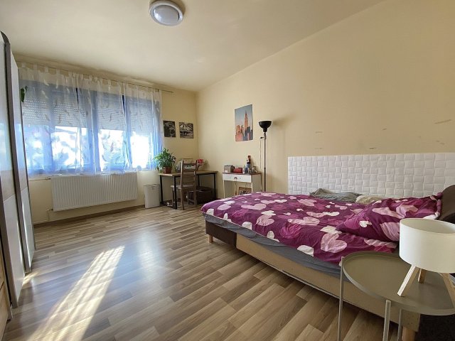 Eladó családi ház, Szegeden 133 M Ft, 6 szobás