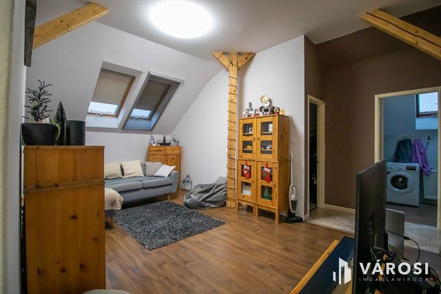 Eladó téglalakás, Székesfehérvárott 77.8 M Ft, 4 szobás