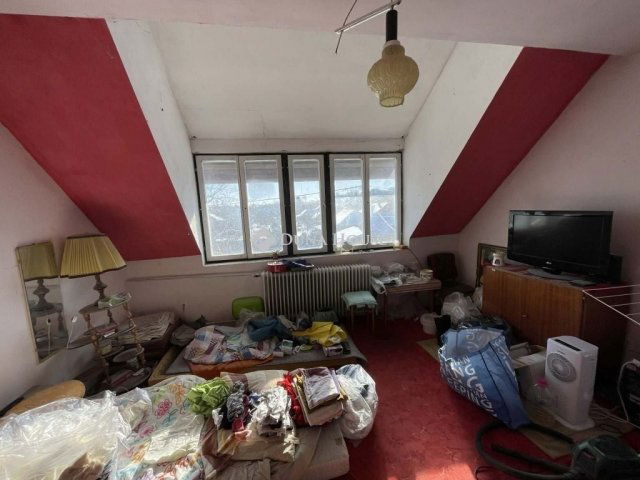 Eladó családi ház, Szegeden 104.5 M Ft, 9 szobás