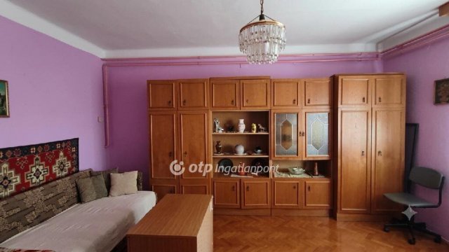 Eladó családi ház, Kisújszálláson 27 M Ft, 2 szobás