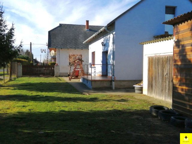 Eladó családi ház, Nemesbődön 74.9 M Ft, 5 szobás