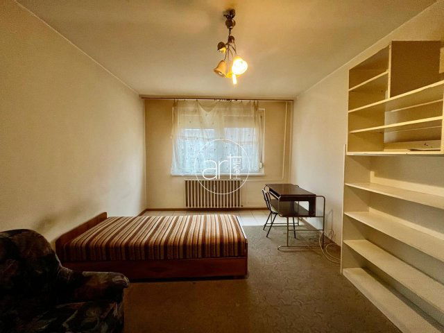 Eladó panellakás, Szegeden, Kereszttöltés utcában 43.5 M Ft