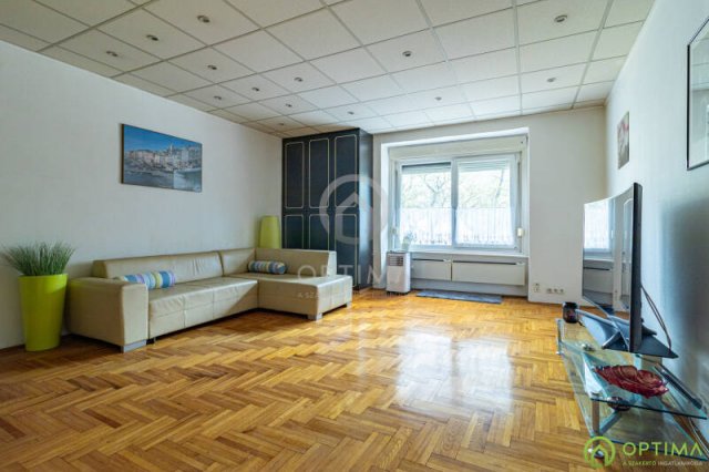 Eladó téglalakás, Budapesten, V. kerületben 97.9 M Ft, 1 szobás