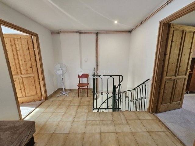 Eladó családi ház, Orfűn 134 M Ft, 6 szobás