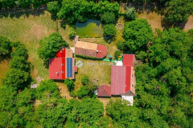 Eladó mezogazdasagi ingatlan, Pusztavacson 260 M Ft, 4 szobás