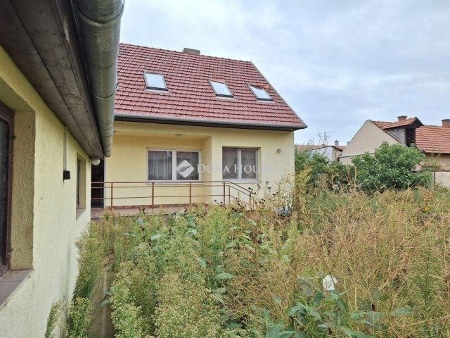 Eladó családi ház, Kecskeméten 96 M Ft, 4 szobás