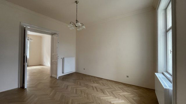 Eladó téglalakás, Győrött 99 M Ft, 4 szobás