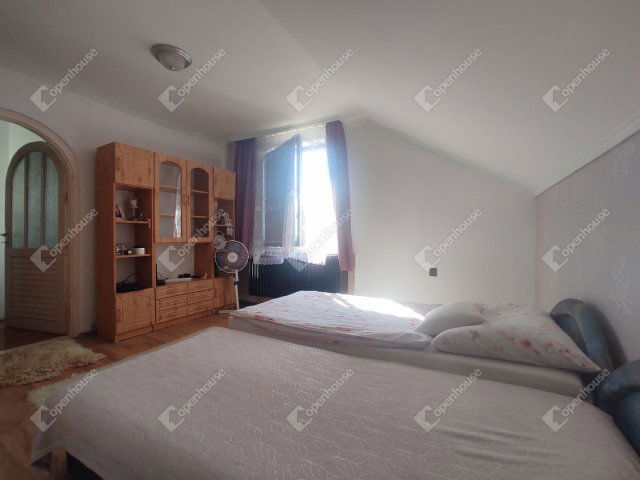 Eladó családi ház, Komáromban 69 M Ft, 4 szobás