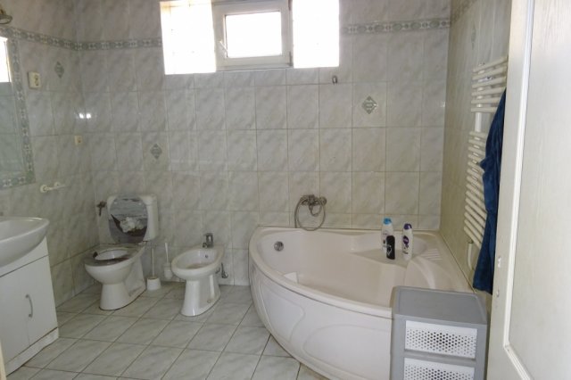 Eladó családi ház, Székesfehérvárott 299 M Ft, 5 szobás