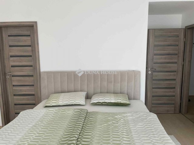 Eladó téglalakás, Szegeden 204.2 M Ft, 3 szobás