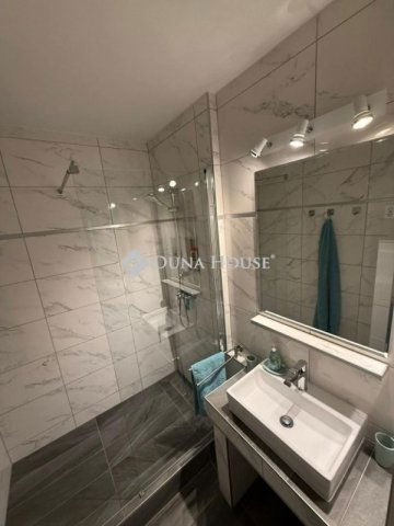 Eladó téglalakás, Pécsett 59.9 M Ft, 3 szobás