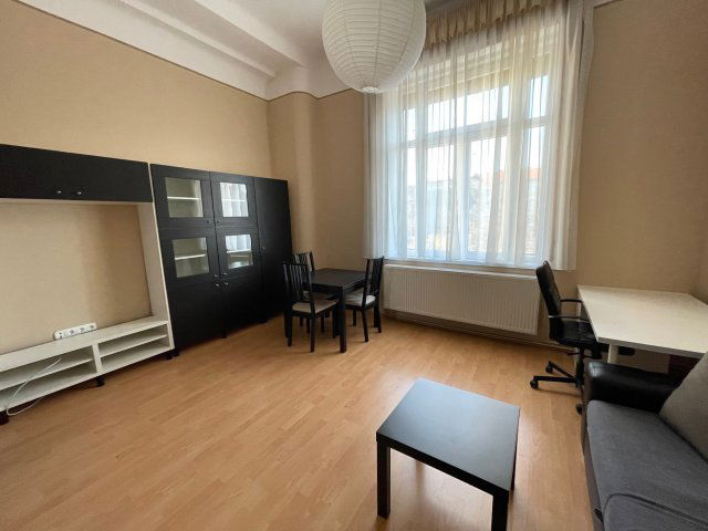 Kiadó téglalakás, albérlet, V. kerületben, Bank utcában