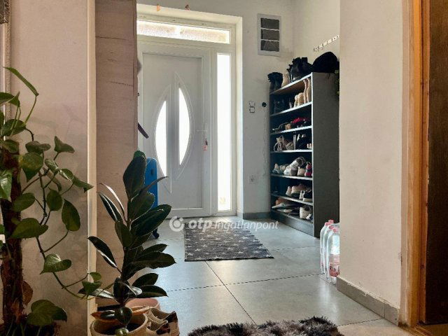 Eladó családi ház, Cegléden 117 M Ft, 3 szobás