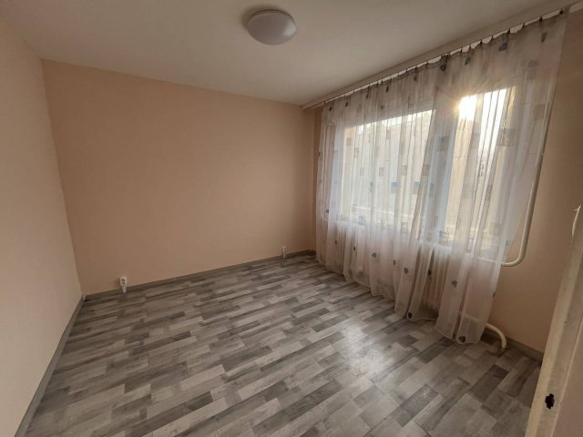 Eladó panellakás, Dunaújvárosban 27.99 M Ft, 2 szobás