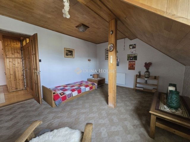 Eladó családi ház, Pécsett 149.9 M Ft, 6 szobás