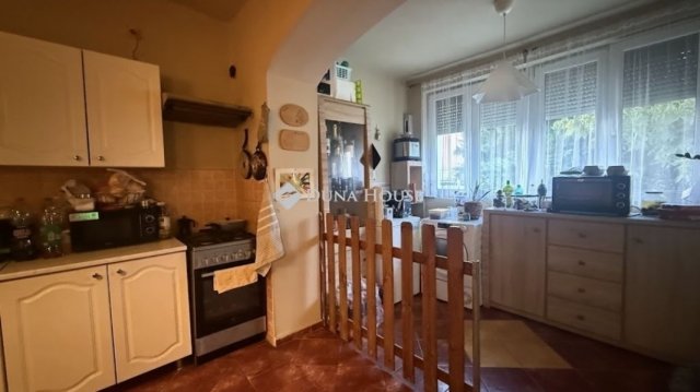 Eladó családi ház, Szombathelyen 85.9 M Ft, 5 szobás
