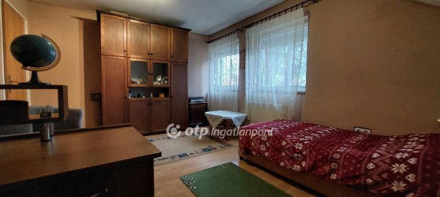 Eladó családi ház, Baracskán 89 M Ft, 6 szobás