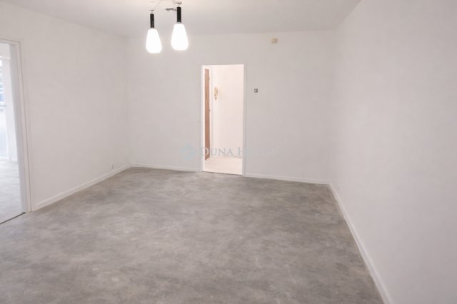 Eladó panellakás, Kecskeméten 49.9 M Ft, 2 szobás